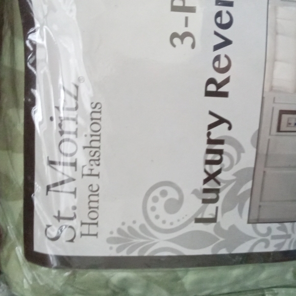 St Moritz 3 Piece Luxury Reversible Quilt Set - Picture 4 of 4